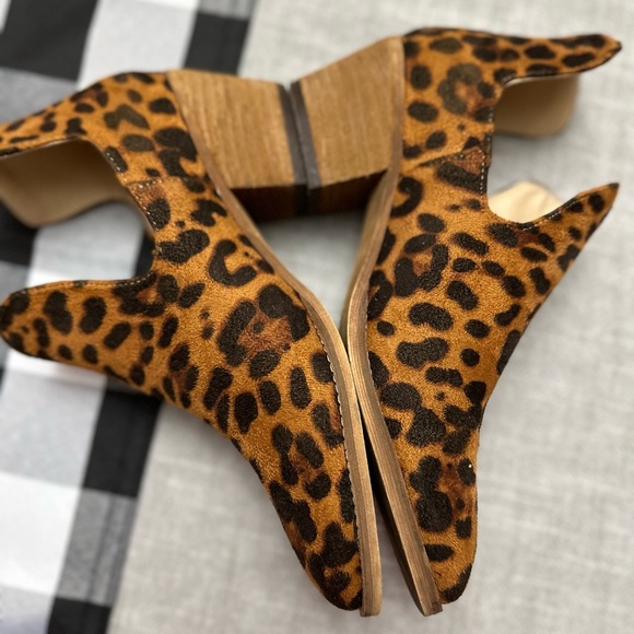 ARider Leopard Print Ankle Boot - Picture 8 of 10